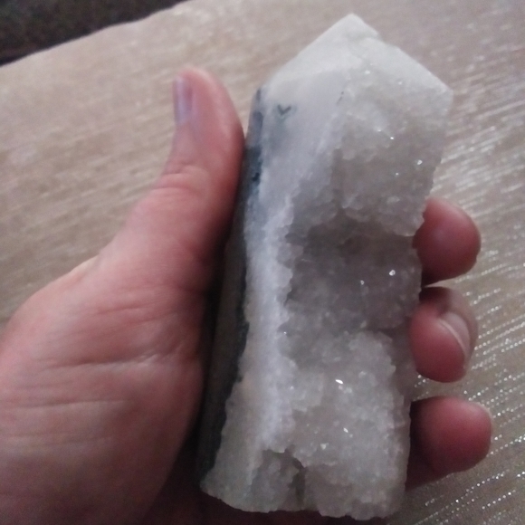 Apophylite tower - Picture 2 of 2